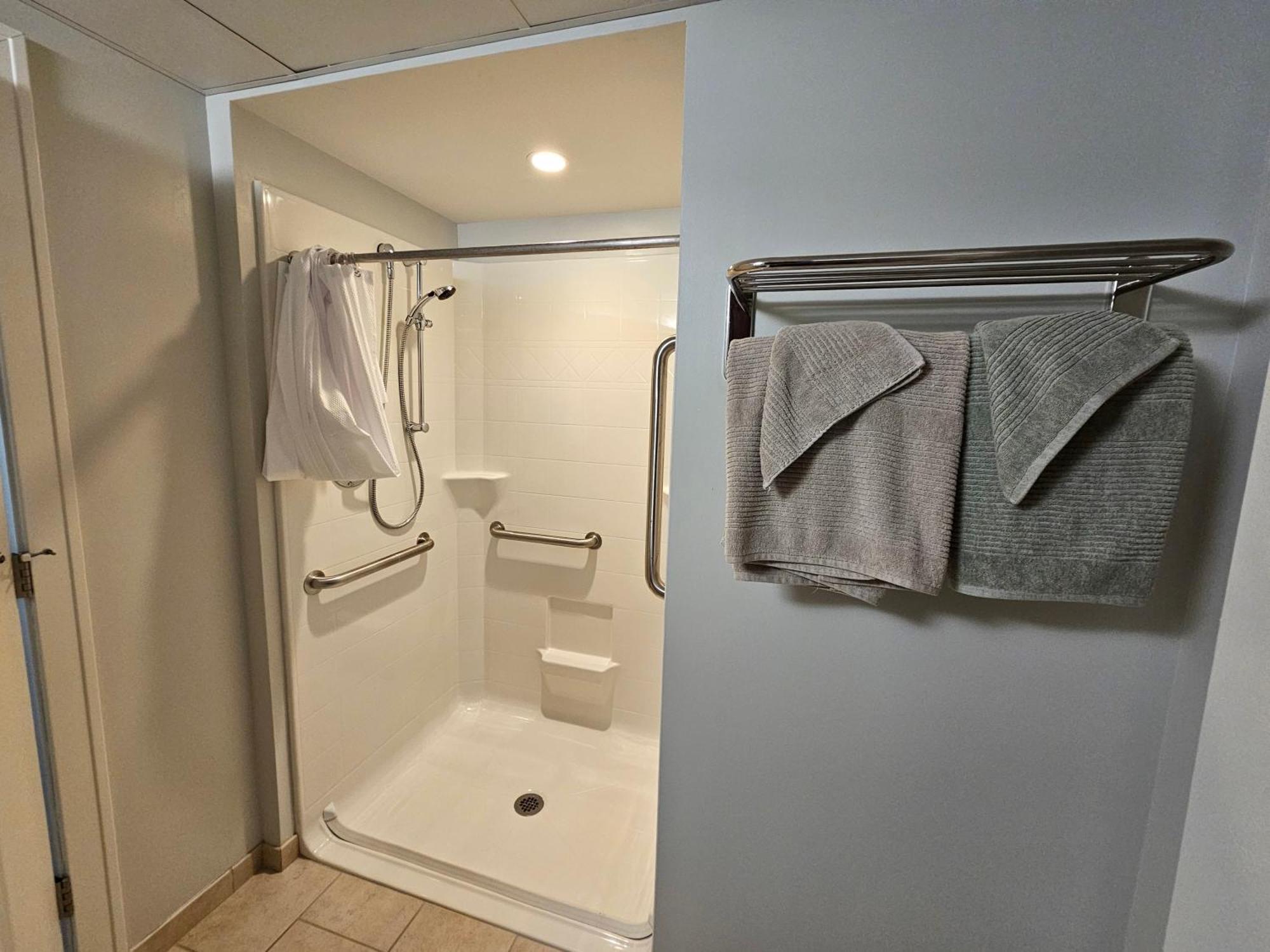 Cozy King Bed Stay At The Historic Inman - 201 Champaign Exterior photo