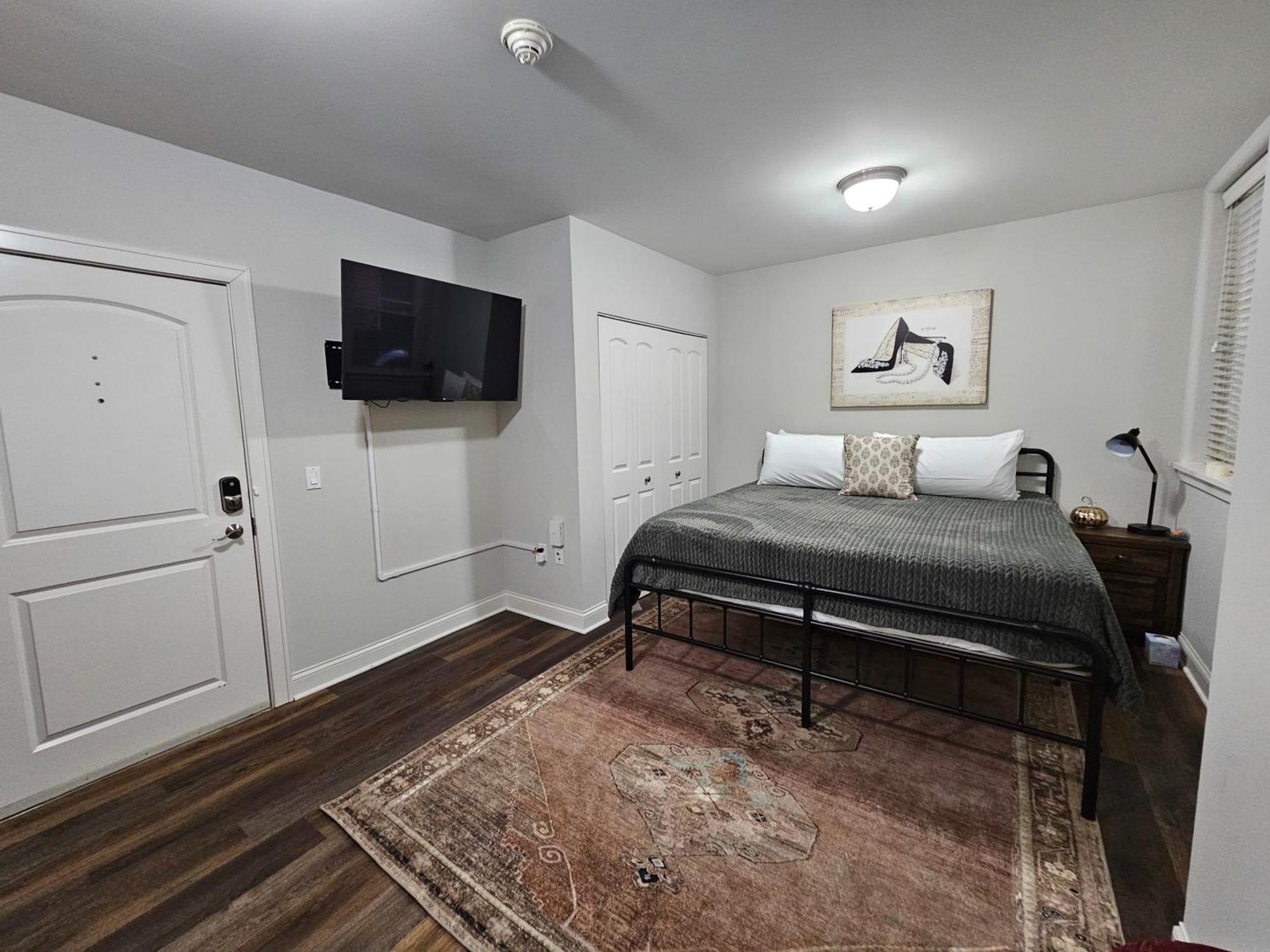 Cozy King Bed Stay At The Historic Inman - 201 Champaign Exterior photo