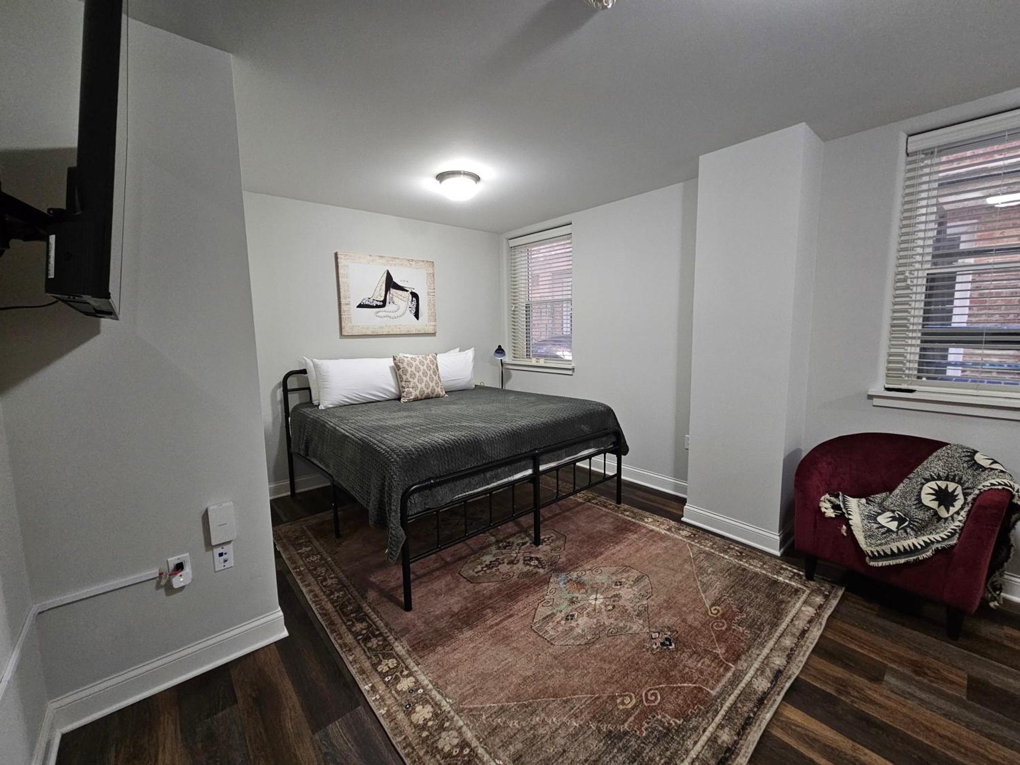 Cozy King Bed Stay At The Historic Inman - 201 Champaign Exterior photo
